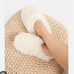 NWT Old Navy faux fur mule slippers
